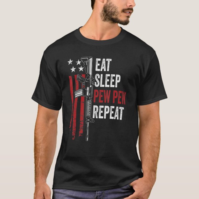 Eat Sleep Pew Wiederholung Gun Owner US Ar15 Flag T-Shirt (Vorderseite)