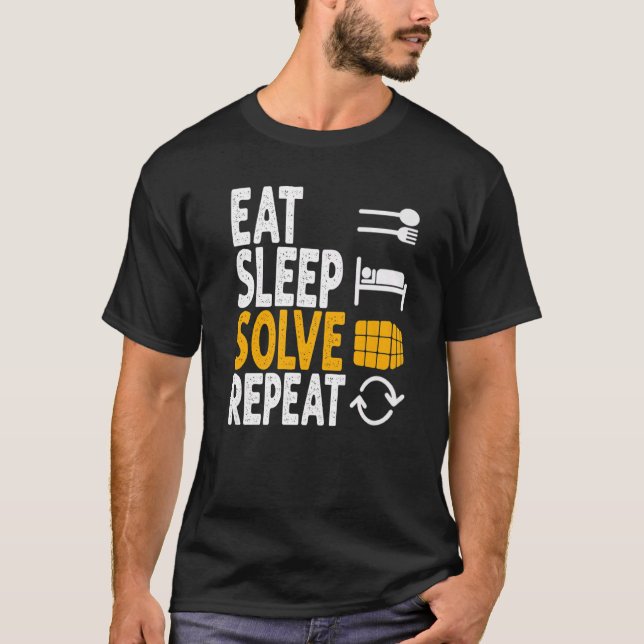 Eat Sleep Solve Wiederholen Math Speed Cubing Geni T-Shirt (Vorderseite)