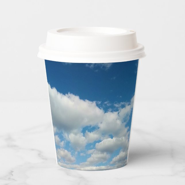 Ebenen in den Wolken Pappbecher (Vorderseite)