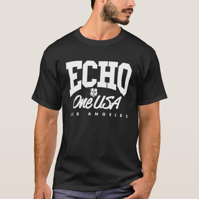Echo1USA gekrümmtes dunkles T-Shirt (Vorderseite)