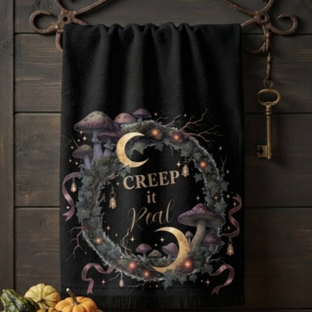 Echt gruseliges, mystisches Halloween  Handtuch (Von Creator hochgeladen)