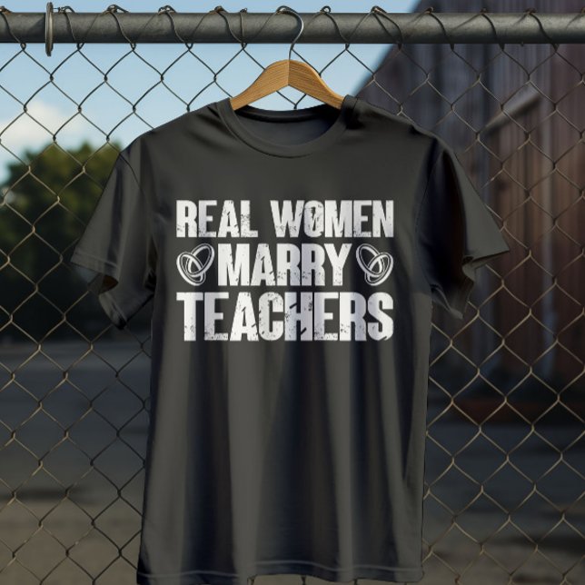 Echte Frauen heiraten Lehrerinnen Funny Sarcastic  T-Shirt (Von Creator hochgeladen)