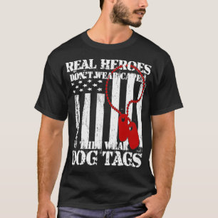 Echte Helden tragen keine Kapen, die sie Hundesags T-Shirt