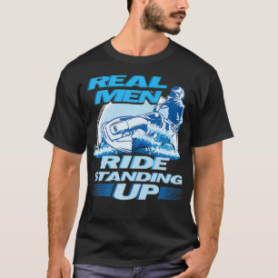 Echte Männer fahren Stehend auf Jet Ski Graphic Pr T-Shirt