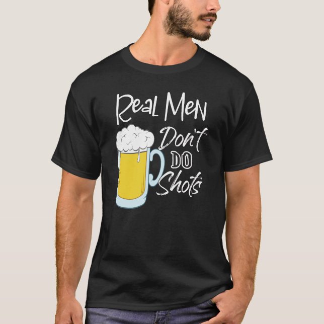 Echte Männer machen keine Shots Bier Alkohol Spaß  T-Shirt (Vorderseite)