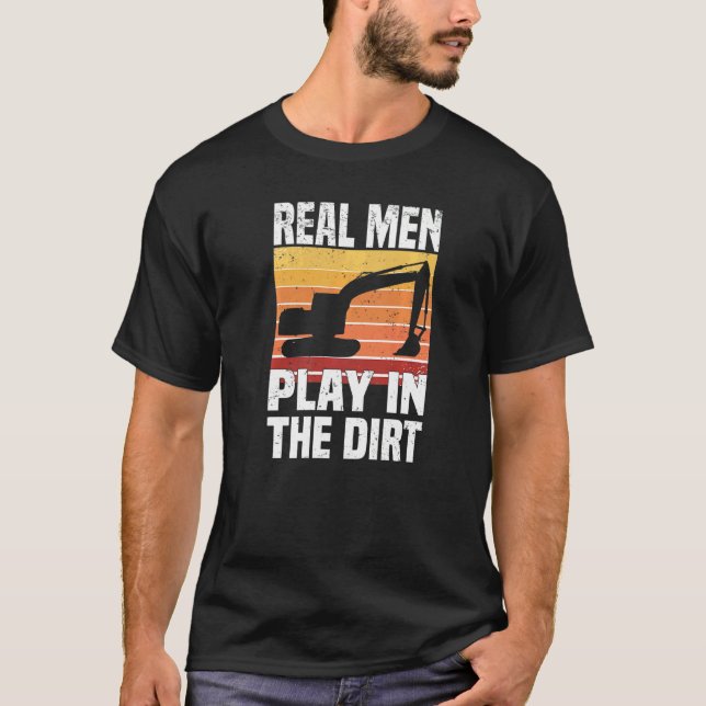 Echte Männer spielen im Dirt-Bagger-Backhoe-Digg T-Shirt (Vorderseite)