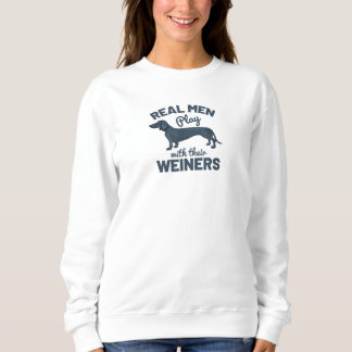Echte Männer spielen mit ihren Weinern Funny Dacke Sweatshirt