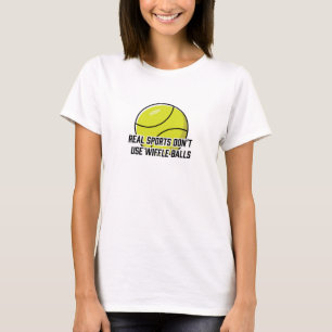 Echte Sportarten von Frauen benutzen keine Wiffle  T-Shirt