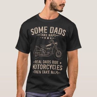 Echter Papa fährt Motorrad und hält dann Nickerche T-Shirt