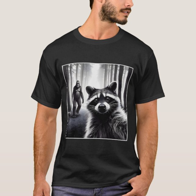 Ed Raccoon Selfie With Sasquatch Bigfoot Funny Rac T-Shirt (Vorderseite)