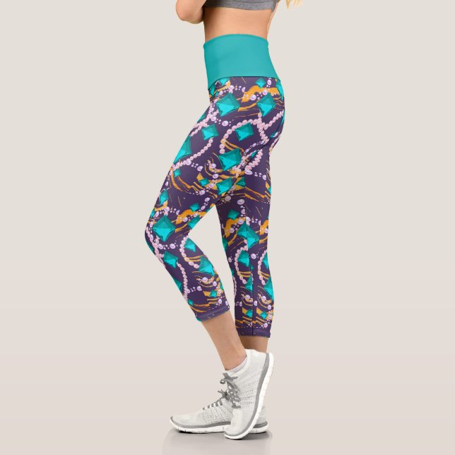 Edelsteine, Perlen und lila Capri Leggings (Links)