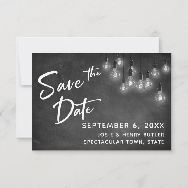 Edison Lights und Chalkboard Modern Save the Date RSVP Karte (Vorderseite)