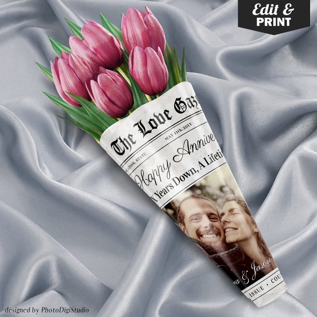 Editable Anniversary Newspaper Blume Bouquet Geschenkpapier Set (Editable Anniversary Newspaper Flower Bouquet Wrapping Paper Sheets)