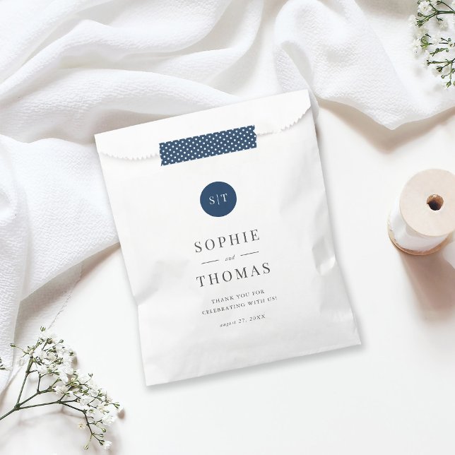 Editable Color Classic Round Monogram Wedding Geschenktütchen (Von Creator hochgeladen)