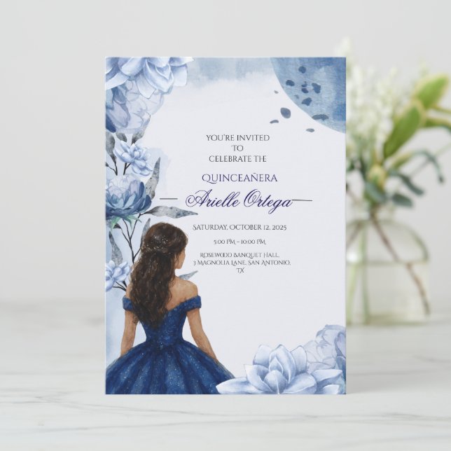 Editable Elegant Blue Quinceñera Einladung (Stehend Vorderseite)