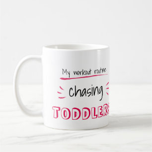 Editable Text: . .chasing… (Zwillinge, Teenager, Kaffeetasse