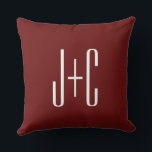 Editierbarer, roter Hintergrund und weißer Text au Kissen<br><div class="desc">Anpassbare Gestaltung für Paare Monogramm oder jeden anderen Text,  den Sie mögen,  bearbeiten Sie,  wie Sie möchten!</div>
