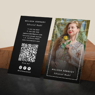 Editorisches Modellfoto Schwarz-Weiß-QR-Code Visitenkarte