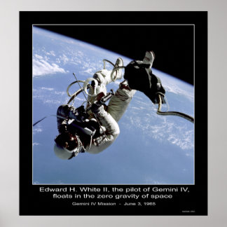Edward H. White II schwimmt in der Null-Schwerkraf Poster
