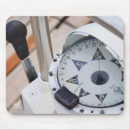 Een kompas om koers uit te zetten voor avontuur. mousepad