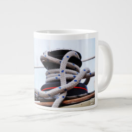Een zeiljacht close up van een lier op een boot. Jumbo-Tasse
