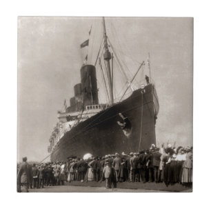 EffektivwertLusitania kommt New York City 1907 an Fliese
