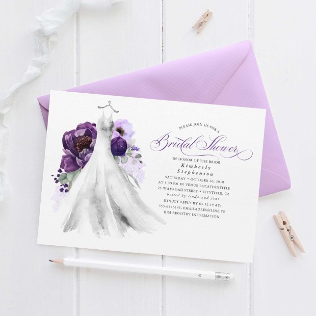 Eggplant Lila Blumenzärtelkleid Brautparty Einladung (Purple Flowers Dress Bridal Shower Invitations)