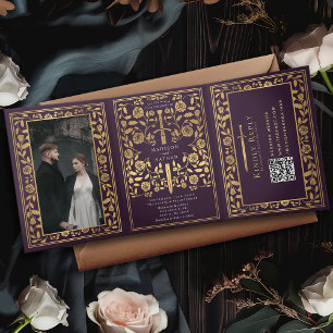Eggplant Royal Medieval Sword Wedding QR Code Dreifach Gefaltete Einladung