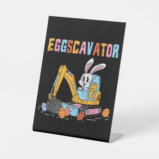 Eggscavator Ostereier Jagdwagen bis Sockelschild (Vorderseite)