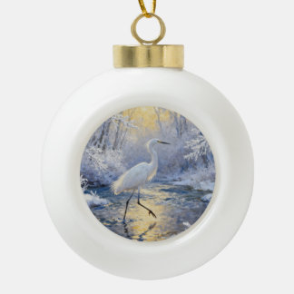 Egret in snowy winter keramik Kugel-Ornament