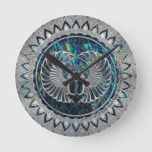 Egyptian Scarab Beetle Silver and Abalone Runde Wanduhr