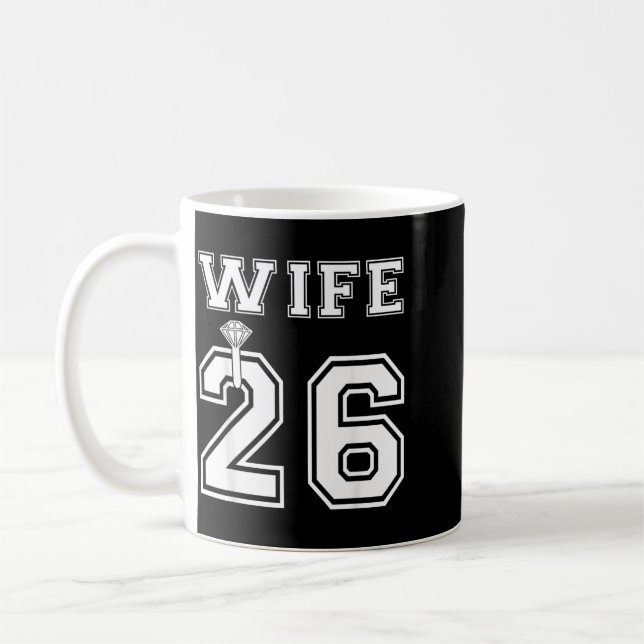 Ehefrau 2026 Ehemann passende Verlobungsfeier Kaffeetasse (Links)