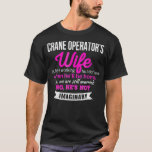 Ehefrau der Kranführer - Funny Anniversary T-Shirt<br><div class="desc">Kranunternehmen Ehefrau Gift Funny Anniversary Krane Betreiber,  Krane,  Bau,  Bediener,  schwere Geräte Betreiber,  Bagger,  Rigger,  schwere Ausrüstung,  Tower Krane,  Maschinen,  lustige,  Baumaschinen,  Arbeitnehmer,  Turmkranführer,  Kranführer,  Rigging,  Crawler Krane,  schwere Bauausrüstung,  Gebäude,  Beruf,  Idee,  Unternehmer,  Gebäude Kranich,  Mobilkran es,  Job,  Kranführer lustig,  Kranregulierung,  Ingenieurwesen,  Architektur,  Baukran</div>