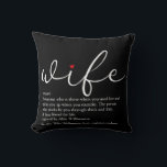 Ehefrau Elegante Skript-Liebe Schwarz und Weiß hör Kissen<br><div class="desc">Personalisieren Sie für Ihre besondere Ehefrau,  um ein einzigartiges Geschenk für Geburtstage,  Jahrestage,  Hochzeiten,  Weihnachten oder jeden Tag,  den Sie gewollt,  um zu zeigen,  wie viel sie zu Ihnen bedeutet. Eine perfekte Art,  ihr zu zeigen,  wie phantastisch sie jeden Tag ist. von Thisisnotme© entwickelt</div>