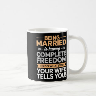 Ehefrau erzählt Verlobten Paar Ehemann Ehefrau Kaffeetasse