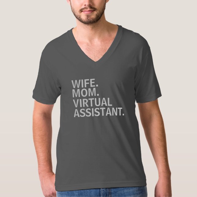 "EHEFRAU. MAMA. VIRTUELLER ASSISTENT." T-Shirt (Vorderseite)