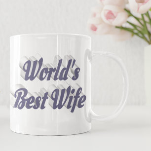 Ehefrau mit grauem Halbtext Kaffeetasse