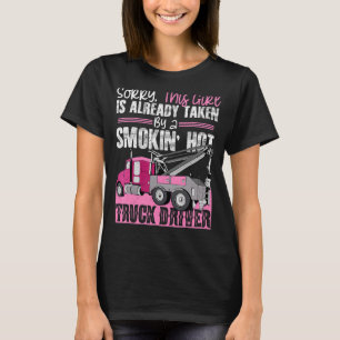 Ehefrau Schlepper Truck Girlfriend Tow Trucker T-Shirt