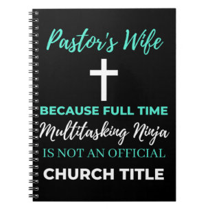 Ehefrau von Pastor wegen VollzeitMultitasking Notizblock