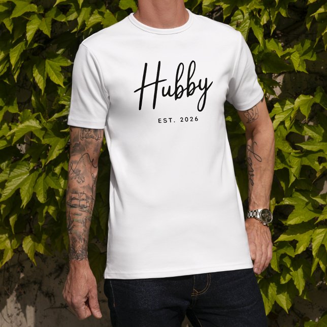 Ehemann Black Script-Typografie Gründungsjahr     T-Shirt (Von Creator hochgeladen)