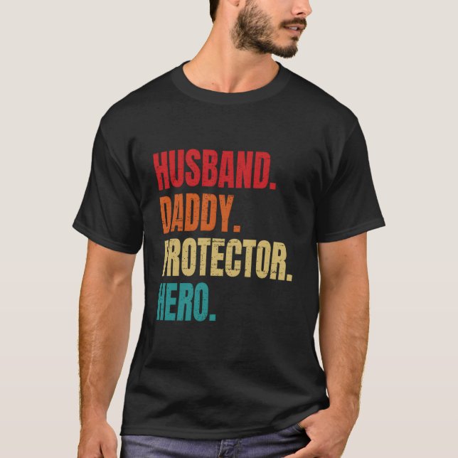 Ehemann Daddy Beschützer Held Vatertag Ehemann T-Shirt (Vorderseite)