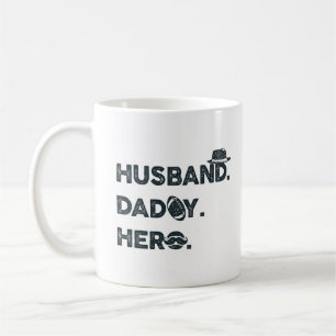 Ehemann. Daddy. Held Kaffeetasse