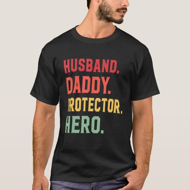 Ehemann Daddy Protector Hero zum Vater T-Shirt (Vorderseite)