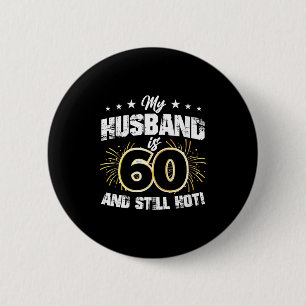 Ehemann der Frau ist 60 und heiß cool 60. Geburtst Button