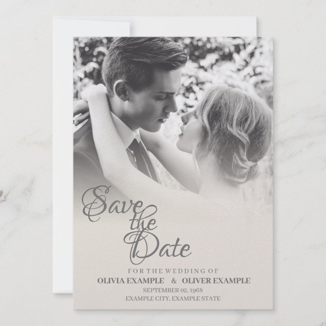 Ehepaar küssen in Monochrome Einladung (Vorderseite)