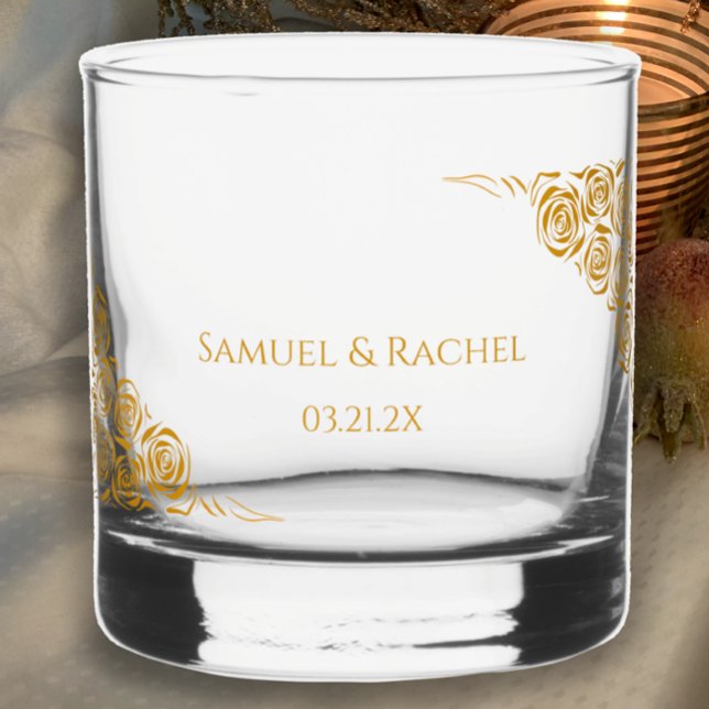 Ehepaare mit Namen Datum handgezogene Gold-Rose Ho Whiskyglas (Add couple’s names and wedding date to this elegant modern hand drawn roses glass keepsake gift.
)