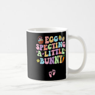 Ei, das ein kleines Osterhäschen erwartet Schwange Kaffeetasse