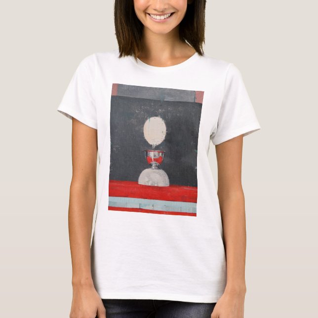 Ei über Rot und Schwarzem T-Shirt (Vorderseite)