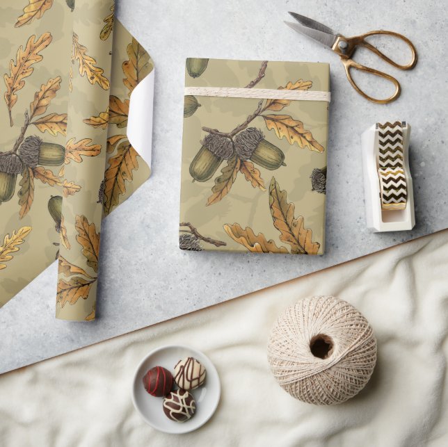 Eichen und Eichen-Blätter auf Ekru Geschenkpapier (Basteln)