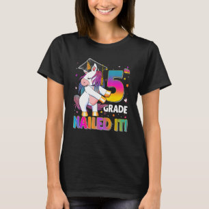 Eichhörnchen-Absolvent lustiges Einhorn glückliche T-Shirt